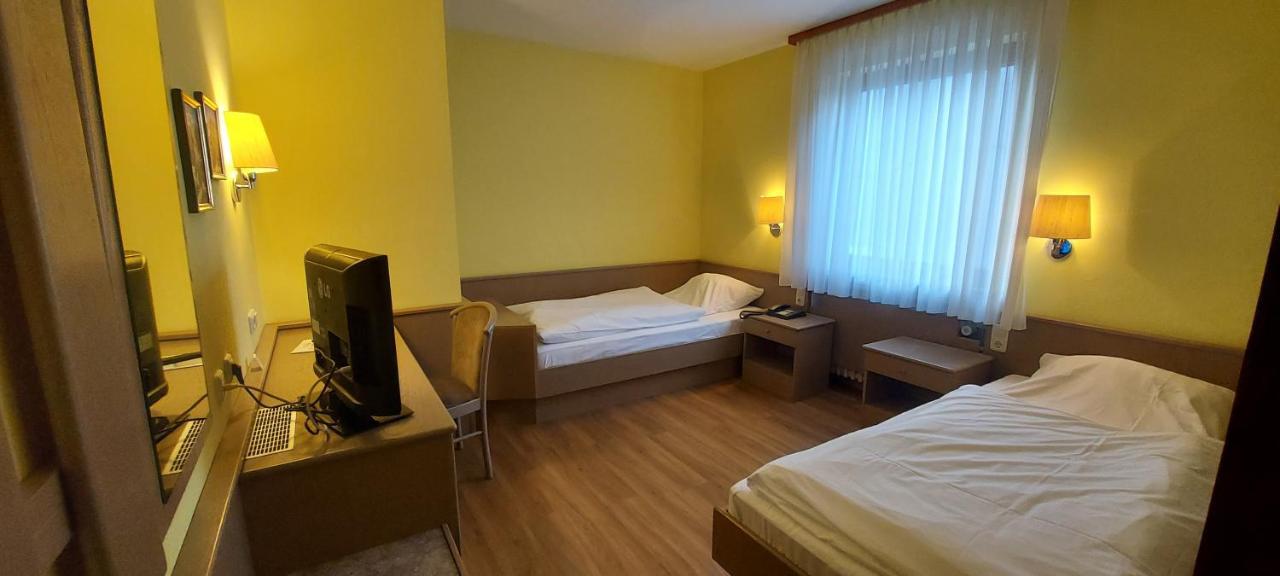 Hotel Astoria Bergrheinfeld Eksteriør bilde